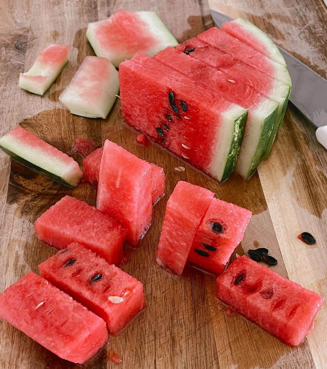 SONYA ESMANさんのインスタグラム写真 - (SONYA ESMANInstagram)「adding watermelon to my list of fruits that make you think of god 🍉 (right after autumn persimmons)」8月13日 6時01分 - sonyaesman