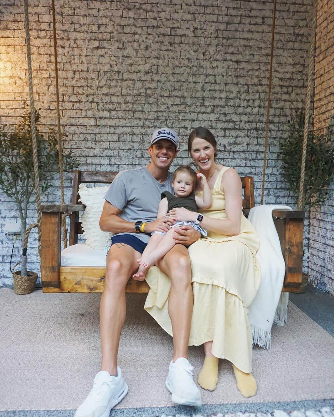 メリッサ・フランクリンのインスタグラム：「Cait is two and it’s a ZOO!! Happy second birthday to our LOVING, thoughtful, kind, gentle, outgoing, precious precious girl. The best two years of our lives, hands down. You are everything we dreamt of and so much more. Thank you so much to all of our friends and family who came out to celebrate our little girl with us today🤍🐯🦁🐒🦒🐘」