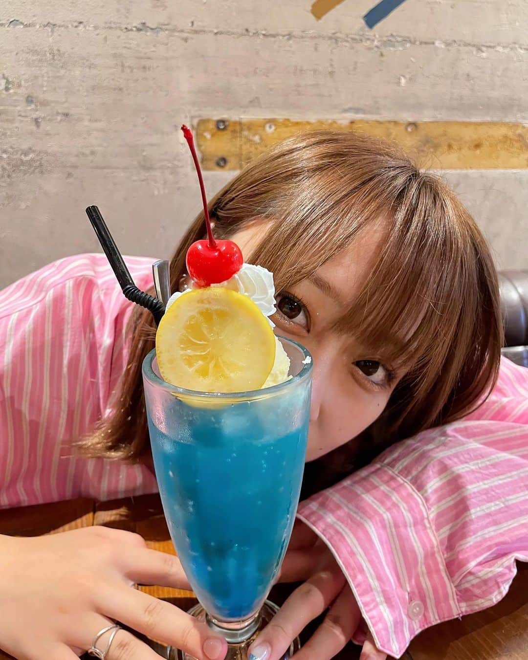 益田愛里沙さんのインスタグラム写真 - (益田愛里沙Instagram)「ブルーハワイ最近ずっと飲んでるー！」8月12日 21時00分 - 24_arisa
