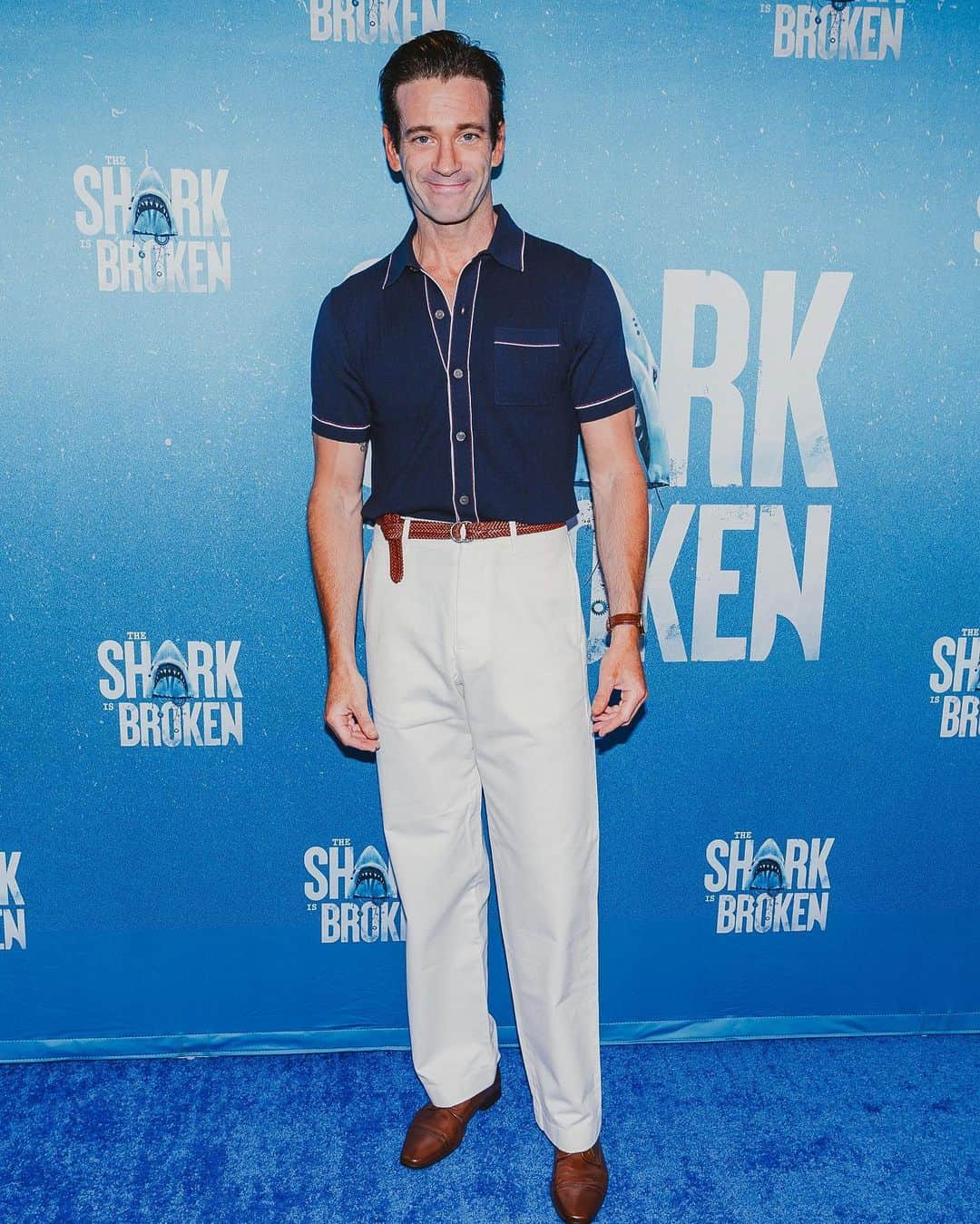 コリン・ドネルさんのインスタグラム写真 - (コリン・ドネルInstagram)「Felt very Amity Island on our @sharkonbroadway Blue Carpet in @toddsnyderny 💙.  Big thanks to @cobygetzug for his stylish eye, @itsgraceaki for letting me steal her vintage glasses for a bit and to @michaelah.jpg for the 📸 snaps!」8月12日 21時00分 - colindonnell