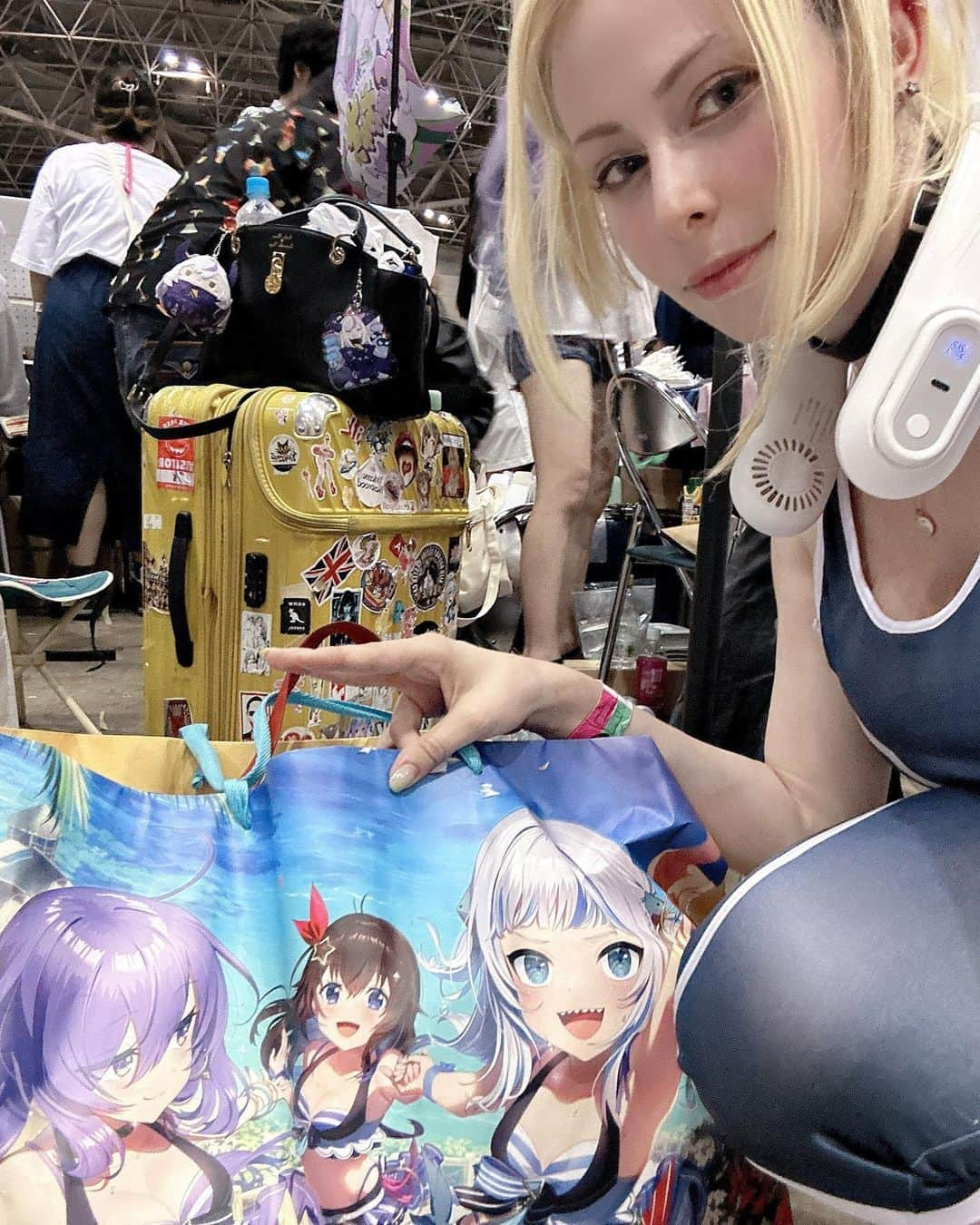 ユリコ・タイガーさんのインスタグラム写真 - (ユリコ・タイガーInstagram)「First day of comiket finished… It was SUPER HOT. I don’t know how I can survive tomorrow too 😅  Honestly, I was not sure to cosplay as Cammy because I gained some weight but I really wanted to meet my cosplayer friends so.. 🥹It was very last minute..  And I really really really wanted buy some staff of hololive hahaha *such a weeb* I waited 2 hours outside 🤪  But tomorrow I will have my booth at the “East Hall (東2) Q - 50ab” from 10:00 to 15:00!! Please come by and say hi ✨  コミケ1日目！！大変お疲れ様でした、、！！！！！本当にあーつーい！！  明日もあるから、、！早く寝て準備します〜 ブースもあるからぜひ会いにきてください。エルフのコスプレで行きます！ 今日ホロライブの企業ブースに行くためにコスプレで2時間まで並んでてwww 日焼けしちゃったw でもたくさんグッズが買えて幸せ  #コスプレ　#C102 #comiket #cosplayerinJapan #Streetfighter #cammycosplay」8月12日 21時02分 - yurikotiger