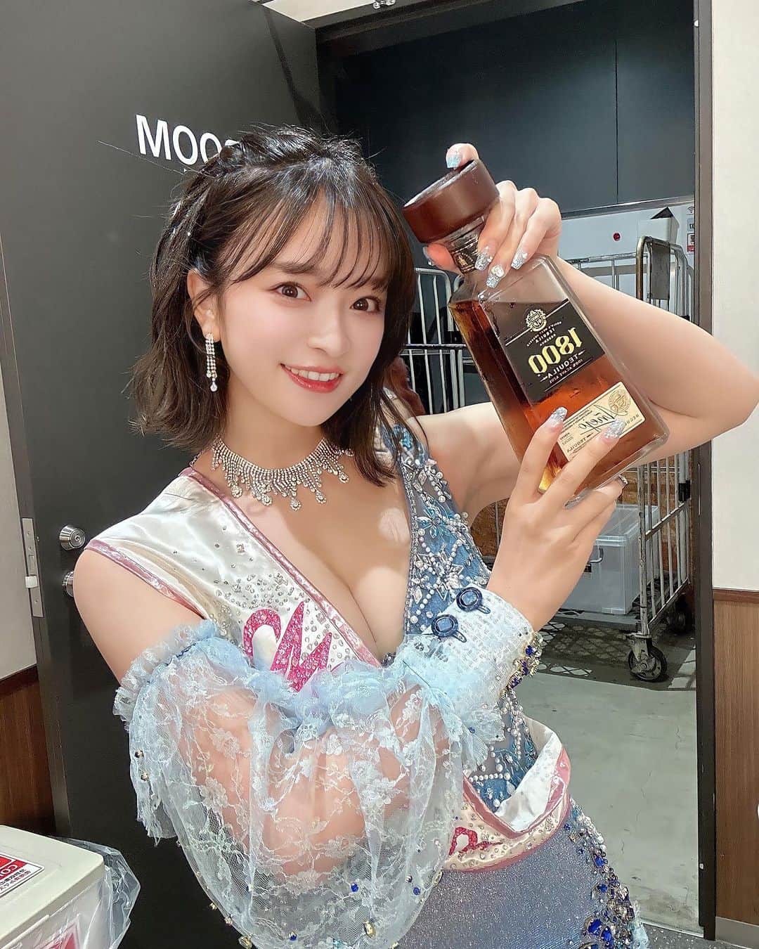 のインスタグラム：「楽屋に1800あるのヘラヘラくらいよwww」