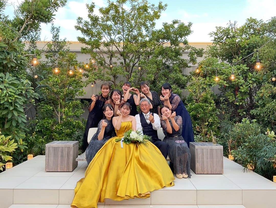 狐塚美樹のインスタグラム：「中高と一緒にホッケーをしてきた大切な友達の結婚式に参列してきました💒💐ほんとに綺麗で可愛かったよ〜🥺とっても感動した結婚式でした！みんなにも先生にも会えて楽しかった🥰これからも末永くお幸せに✨#0811」