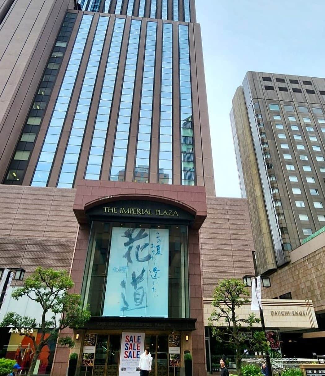 矢野きよ実さんのインスタグラム写真 - (矢野きよ実Instagram)「帝国ホテルプラザ東京  「花道  この夏 あなたに逢いたい」 花道の夏バージョンです 8月20日(日)まで 大きなバナーが展示されています。  期間中、東京にお出かけの際は是非ご覧にください。 秋もお楽しみに…… #yanokiyomi #矢野きよ実 @imperialhotel_jp_official」8月12日 21時04分 - yanokiyomi