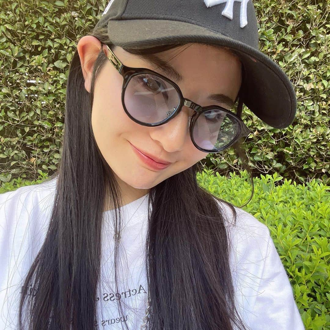 森青葉のインスタグラム：「☺︎ 目から日焼けするんだって サングラスは必須だね🕶️」