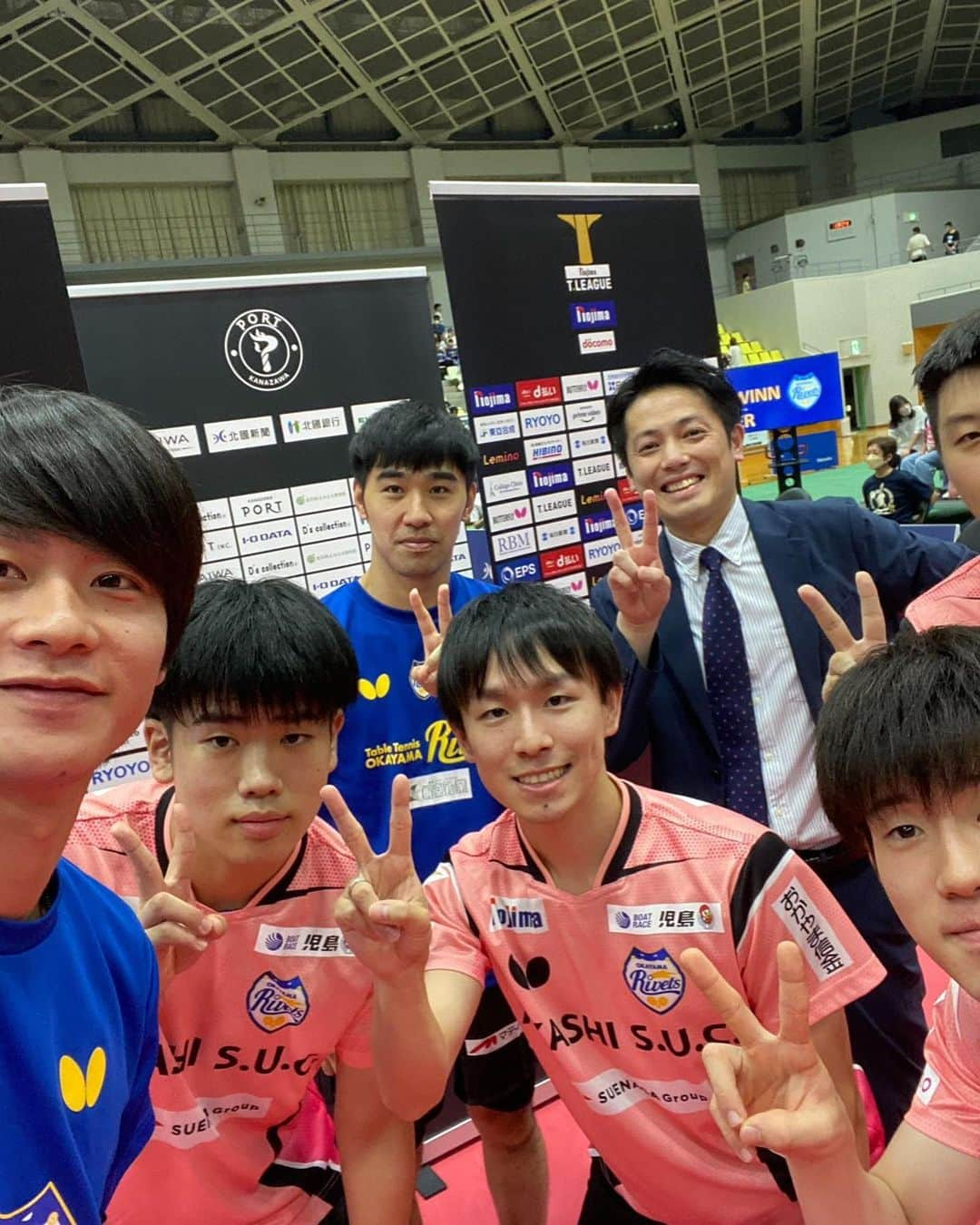 丹羽孝希のインスタグラム：「𝐍𝐢𝐰𝐚 𝐊𝐨𝐤𝐢 𝐓𝐰𝐞𝐞𝐭  In the 4th game of T-League, Okayama Rivets win 3-2 against Kanazawa Port！  Thank you very much for your support！！  The next game will be a match against T.T. Saitama at Koshigaya Aeon Lake Town from 14:00 on August 20th.  We will do our best to win in a row🔥  —————————————  Tリーグ第4戦、金沢ポートさんに3-2で勝利できました！  たくさんのご声援ありがとうございました！！  次戦は8月20日14時から越谷イオンレイクタウンでT.T彩たまさんとの対戦になります。  連勝目指して頑張ります🔥  #丹羽孝希 #niwakoki #kokiniwa #tabletennis #卓球 #岡山リベッツ」