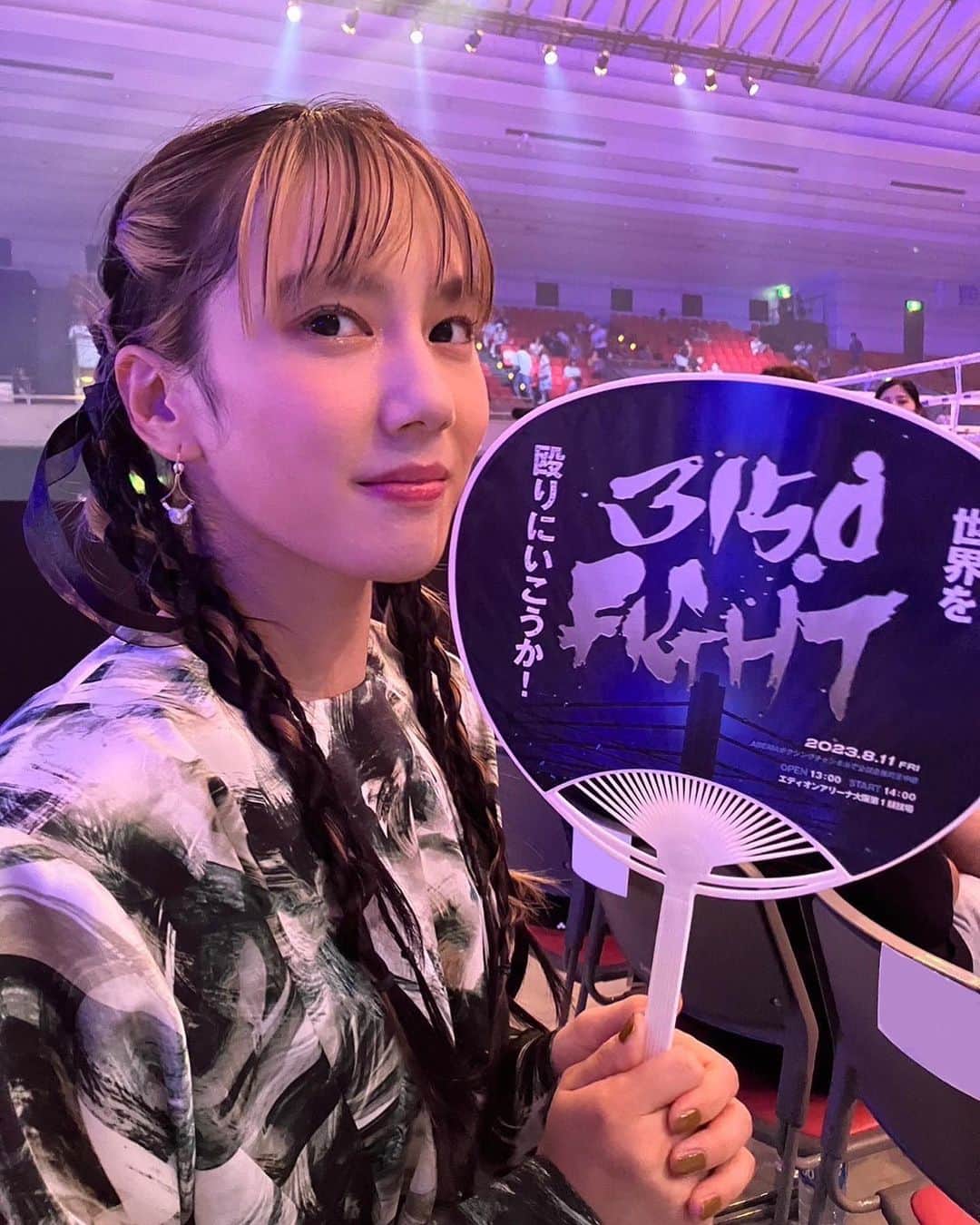山本千尋のインスタグラム：「. ABEMAボクシングチャンネルにて 「3150FIGHT vol.6」にゲストとして参加させて頂きました。 まずは選手の皆様、関係者の皆様、お疲れ様でした！3150な時間をありがとうございました。「怪我には気を付けて頑張って下さい」と中々言えないスポーツは格闘技くらいだなと考えさせられる1日にもなりました。 私には早く良くなってほしいと願う事しか出来ませんが、選手の皆様の芸術的・神秘的な時間をこれからも一緒に応援させて下さい🥊  #ABEMA #BOXING #ボクシング #3150FIGHT #大阪」