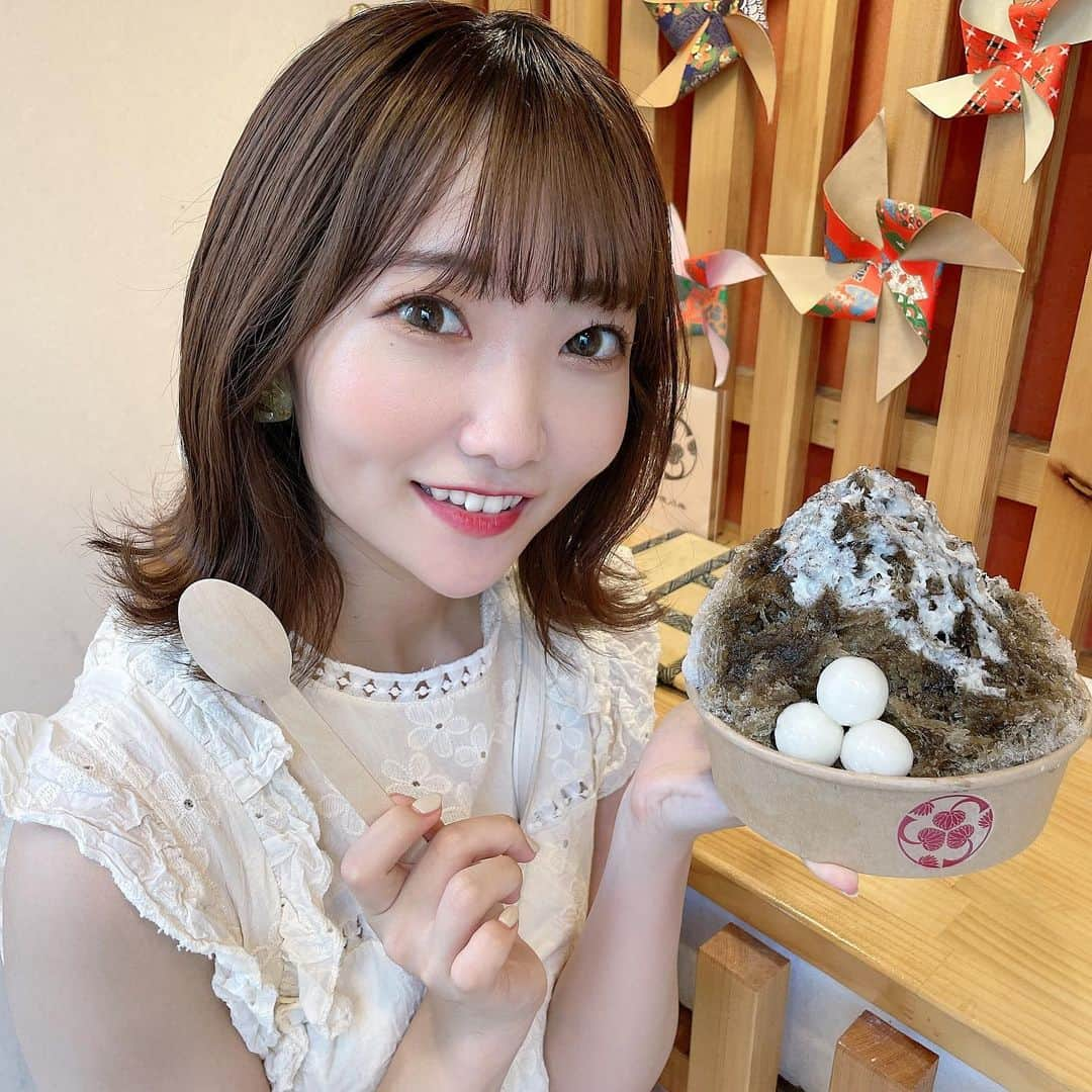 夏川愛実のインスタグラム：「⁡ ⁡ 徳川庵のかき氷〜🍧💗 暑い日のカキ氷最高🥰 ⁡ ⁡ #徳川庵#大須カキ氷#かき氷#大須カフェ #大須#ダークブラウン#暗髪ヘア #ロングヘア#エクステ#ヘアカラー#暗髪カラー #ヘアアレンジ#夏コーデ#淡色女子#淡色コーデ #148cm#f4f#いいね返し#l4l#フォロバ ⁡ ⁡ ⁡ ⁡」