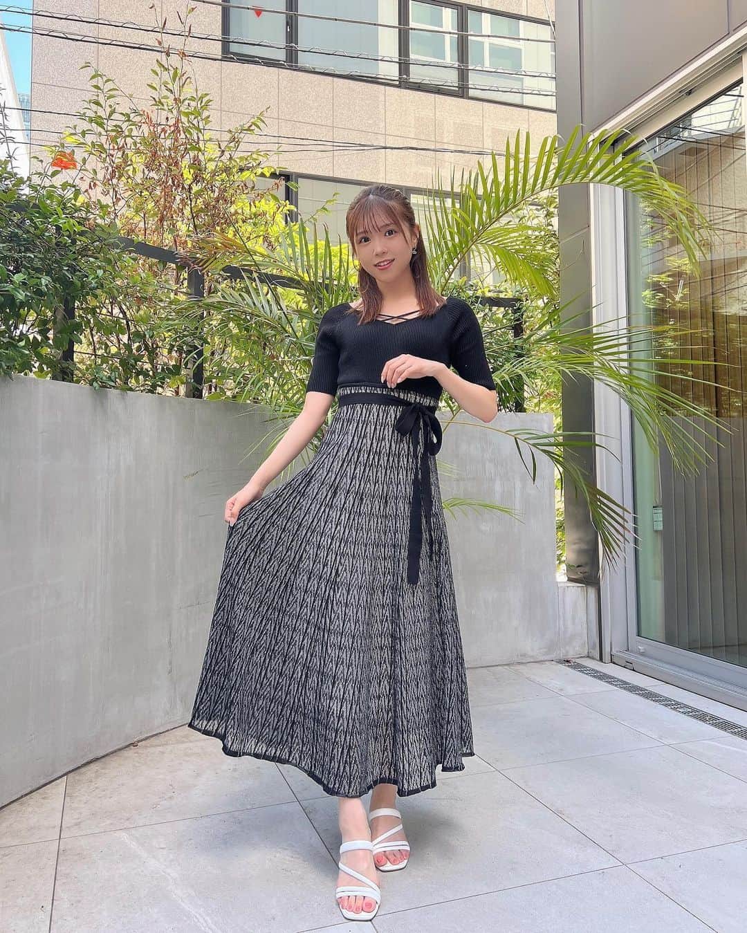 貞野遥香のインスタグラム：「似合ってる？？🩶𓂃🫧‪ ⁡ 最近買った @mercuryduo_com の大人っぽワンピース💍 ⁡ #ootd #低身長コーデ #全身コーデ #ファッション #fashion #私服 #MERCURYDUO #マーキュリーデュオ #ワンピース #ワンピ #アイドル #idol #nmb48」
