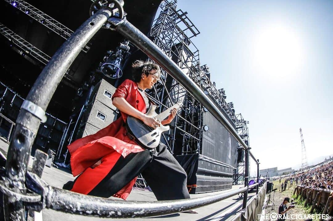 鈴木重伸のインスタグラム：「RISING SUN ROCK FESTIVAL ありがとうございました。 自由にのびのびとやらせていただきました。 それにしても暑かった。北海道の皆さん、次は涼しい季節にお会いしましょ。 photo by @koheisuzukiphoto」