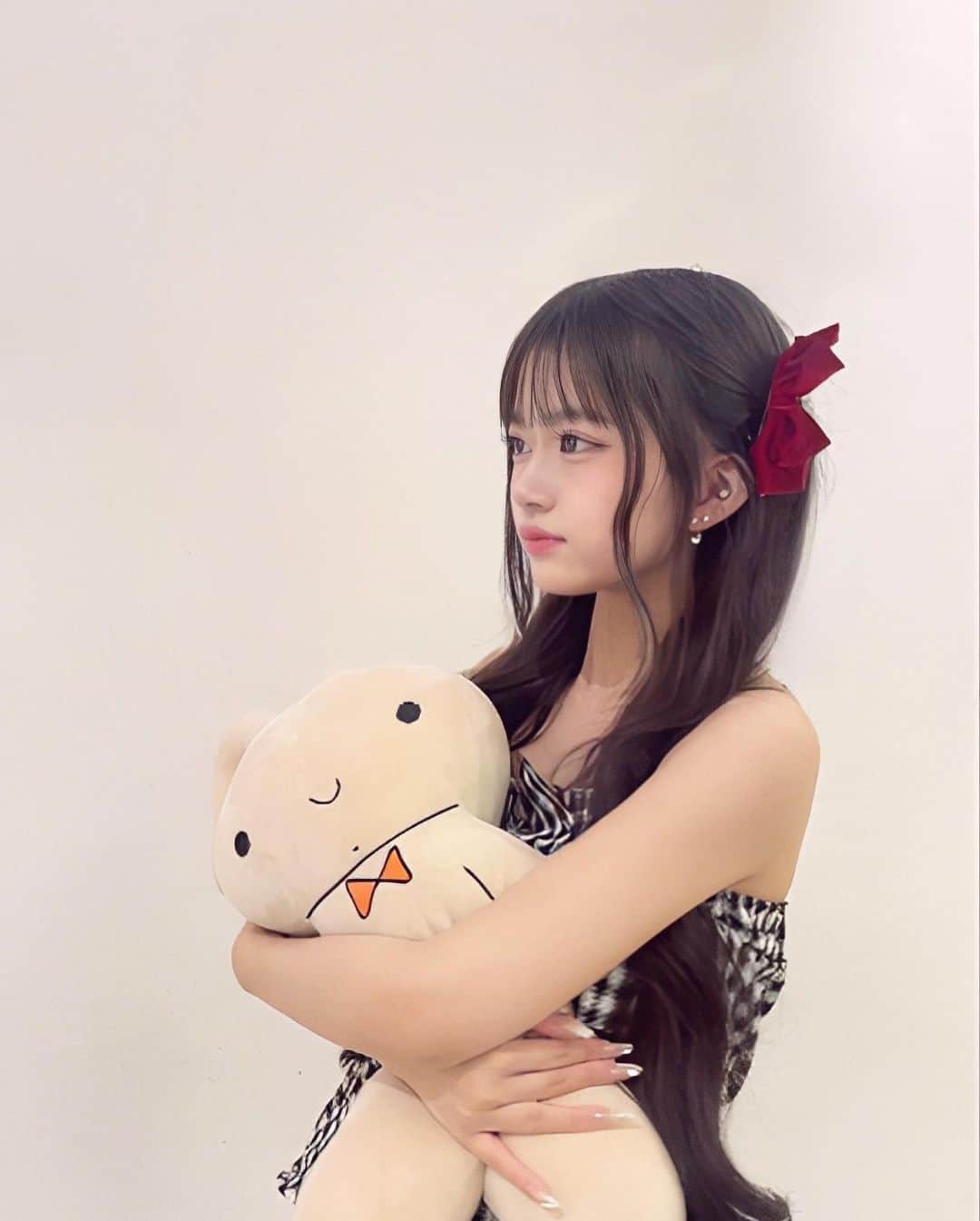 きらじまぴんくのインスタグラム：「⁡ ⁡ ５日間の韓国の思い出。 ⁡ なぐられうさぎちゃんとパシャリ📷💗 ねねちゃんの髪飾りも購入しました。 ⁡」