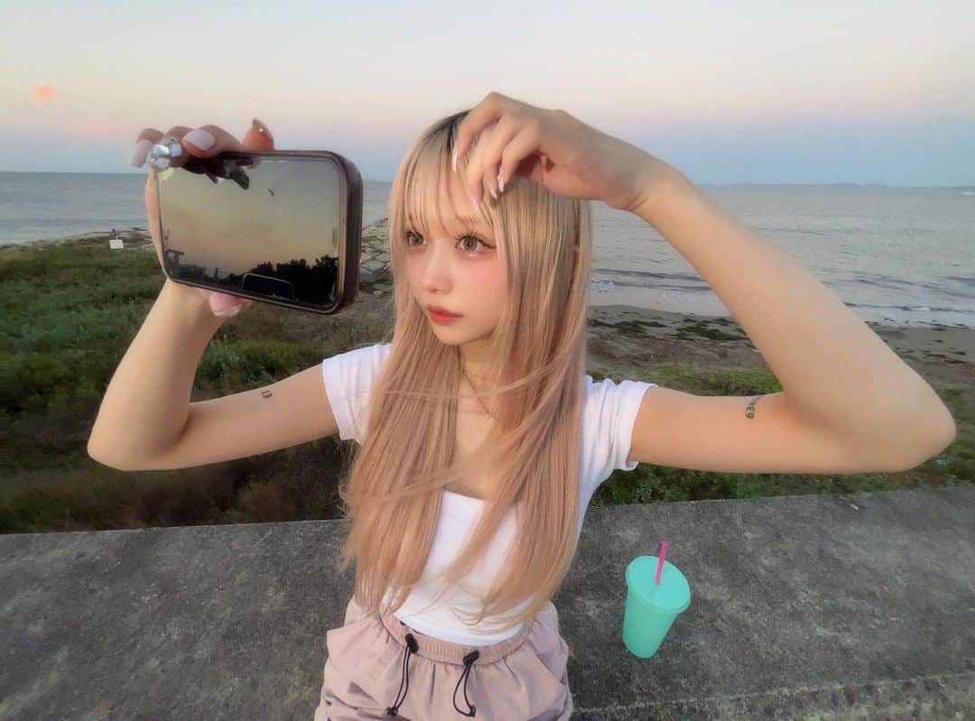 なかにしりあんのインスタグラム：「前髪直してます📴」