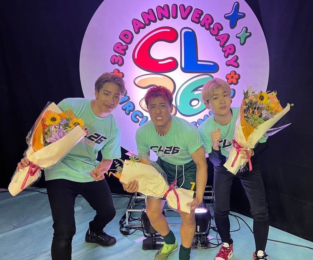 のインスタグラム：「《CL26〜Circle of Smiles〜》 無事に終了しました✨  ご覧頂いた皆さん、ありがとうございました✨  そして僕は裕太さん、力也と共に26時間通し企画で＜CL26「EXPGダンスでつながる！全国はしご旅」＞に参加させて頂きました😊  裕太さん、お声がけくださりありがとうございました😄  そして出演してくれた全国のEXPGの生徒の皆さんも本当にありがとうございました🙇‍♂️✨  直接僕達が学校へ行って生徒の方々と踊って撮影したり、26時間で行けなかった学校もありましたが、その学校の生徒の皆さんもカッコいいダンスを撮ってくれてMVにおさめることができ、繋がることができました🔥  僕達が先輩方から繋いで頂いた"夢"を今度は僕達が未来に繋げていける存在でありたいと改めて感じました。  ダンスは世界を救う🌍  これからも踊り続けたいと思います✨」