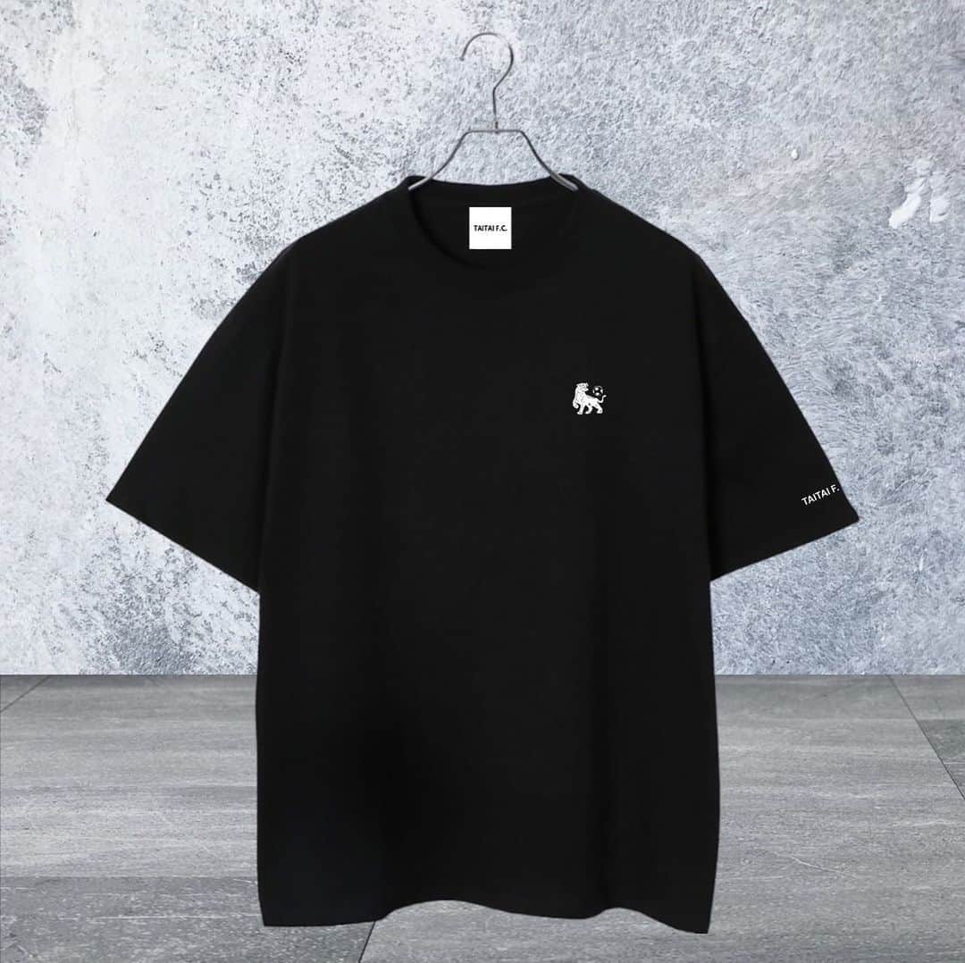 太我のインスタグラム：「たいたいFCの公式Tシャツが発売になりました！  枚数限定なので早いものがちになってしまいますが宜しくお願い致します！  https://taitaifc.base.shop/」