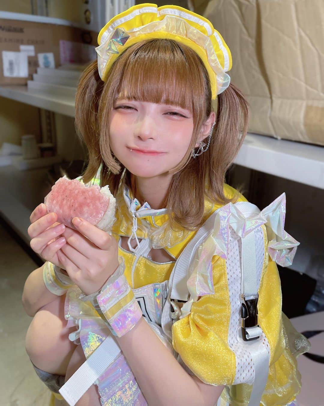 眠岸ぷりんのインスタグラム：「ポークたまごおにぎり はじめてたべた！！！お！い！しー！！！！」