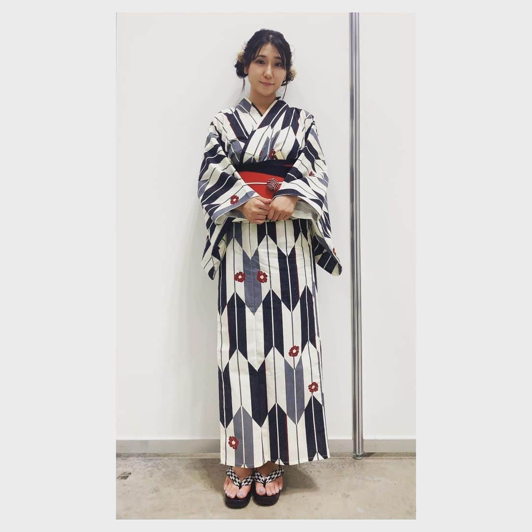 小見川千明のインスタグラム：「全身はこんな感じでした❀·°  ヘアメイクさんがそれぞれをイメージしながら浴衣を選んでくださったそうなのです。 ⁡ 私はこんなイメージなんだぁ。と嬉しく思いました✧︎*。 ⁡ 明日はどんな浴衣かなぁ？ 楽しみ♡♡♡ ⁡ 夏の浴衣は明日でラスト……寂しい。 いっぱい写真撮ろう🥹🤍 ⁡ ヘアメイク☞ @team_potato_house  ⁡  *⋆꒰ঌ┈┈┈┈┈┈┈┈┈໒꒱⋆*  #写真 #photo  #filmcamera #natural  #smile  #filmphotography #film #フィルムカメラ #anime  #manga #comic #model  #voiceactor #voiceactress #配音演员 #声優 #Japan #kawaii #kawaiigirl #model  #小見川千明  #小千姬 #귀여워 #셀스타그램 #셀카 #여행  #浴衣 #邪神ちゃんドロップキック  #コミケ ⁡  *⋆꒰ঌ┈┈┈┈┈┈┈┈┈໒꒱⋆*」