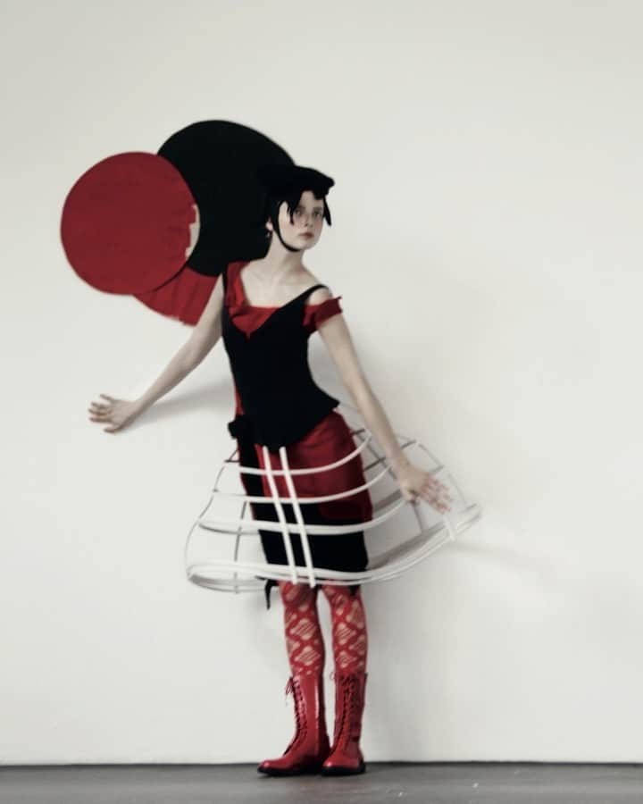 AnOther Magazineのインスタグラム：「#FashionFlashback – Sarah Moon's atmospheric fashion story, seen in the Autumn/Winter 2011 issue of AnOther Magazine ❤️⁠ ⁠ “I start from nothing... I imagine a situation that doesn’t exist. I wipe out a space to invent another. I shift the light. I render everything unreal,” Moon told AnOther in 2016. Read the interview with the photographer at the link in bio 📲⁠ ⁠ Photography by @sarahmoon_official⁠ Styling by @katieshillingford⁠ Hair by @guillaume_berard⁠ Make-up by @aliceghendrih⁠」
