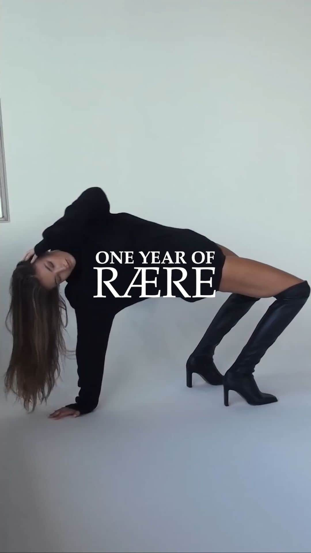 ロレーナ・ラエのインスタグラム：「One year of @raere 🫶🏼 sending the BIGGEST THANK YOU to all of you for your support, for being the reason RÆRE is growing everyday and for being part of this special journey. XOXO Lorena」