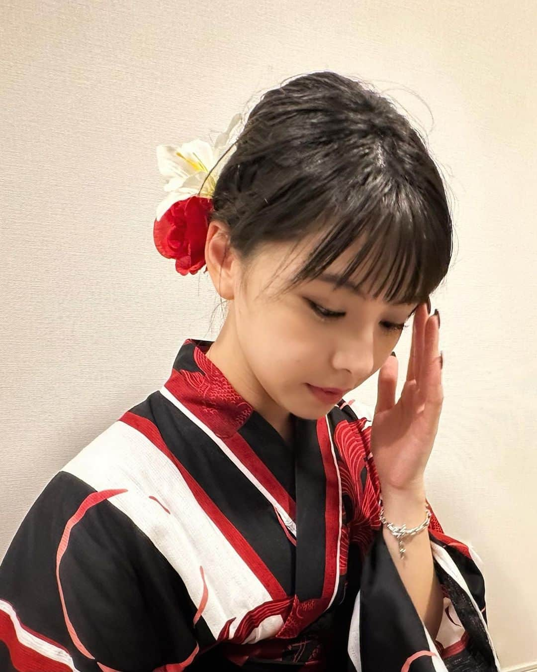 田中美麗さんのインスタグラム写真 - (田中美麗Instagram)「お家で浴衣👘 この前の投稿がめちゃくちゃ加工してるやつだから 加工反対のマミーに加工やめなって軽く怒られたので 加工なしでまたやっていきます🖐️笑  撮った写真全部載せる笑  みんなは夏らしいことした？？  #photography #photo #photographer #photooftheday #japan #instagood #followme #styleinspo #fashionista #makeup #좋아요 #패션 #뷰티 #맞팔 #拍照 #拍攝 #自撮り #flowers #ポートレート #portrait #fashion #ootd #田中美麗　　　　　 #浴衣 #浴衣ヘアアレンジ #yukata」8月12日 21時50分 - mirei_tanaka_