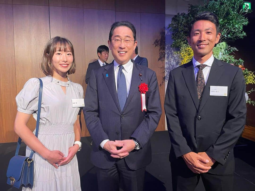 鬼塚雅さんのインスタグラム写真 - (鬼塚雅Instagram)「. 最近はスポーツを通して色んな方とお会いできていて パワーと素敵なインスピレーションをもらってるのです🔋  今週の出来事でしたっ🦭  #ISPS #RedBull #artisticandco #fjanck #ようきペットクリニック #samanthathavasa #nitrousa #electric #cwx  #swix #スリックハウス #スノーボード #snowboard #総理大臣」8月12日 21時47分 - miyabionitsuka