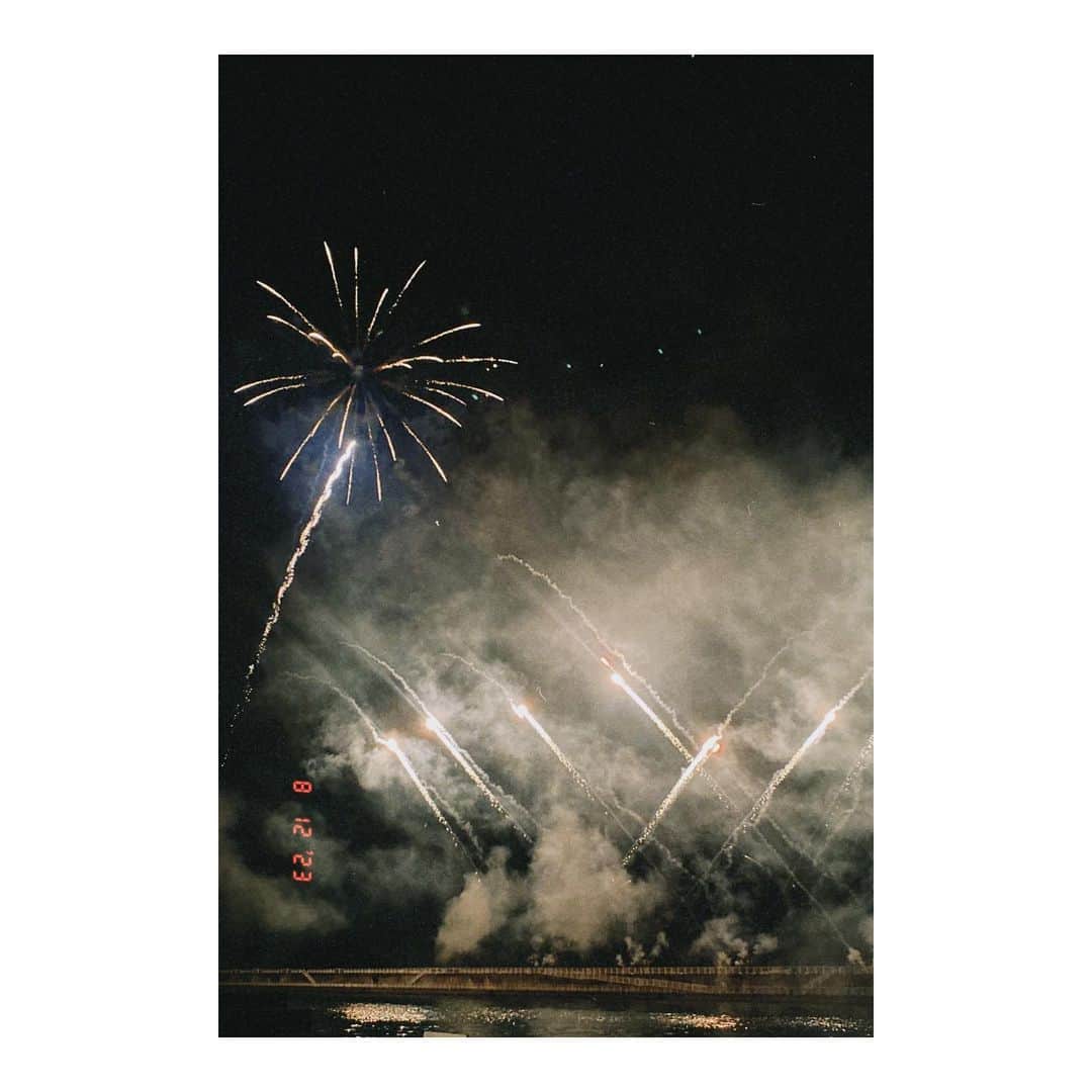 のインスタグラム：「. Japanese fireworks are very beautiful🎆🇯🇵:)」