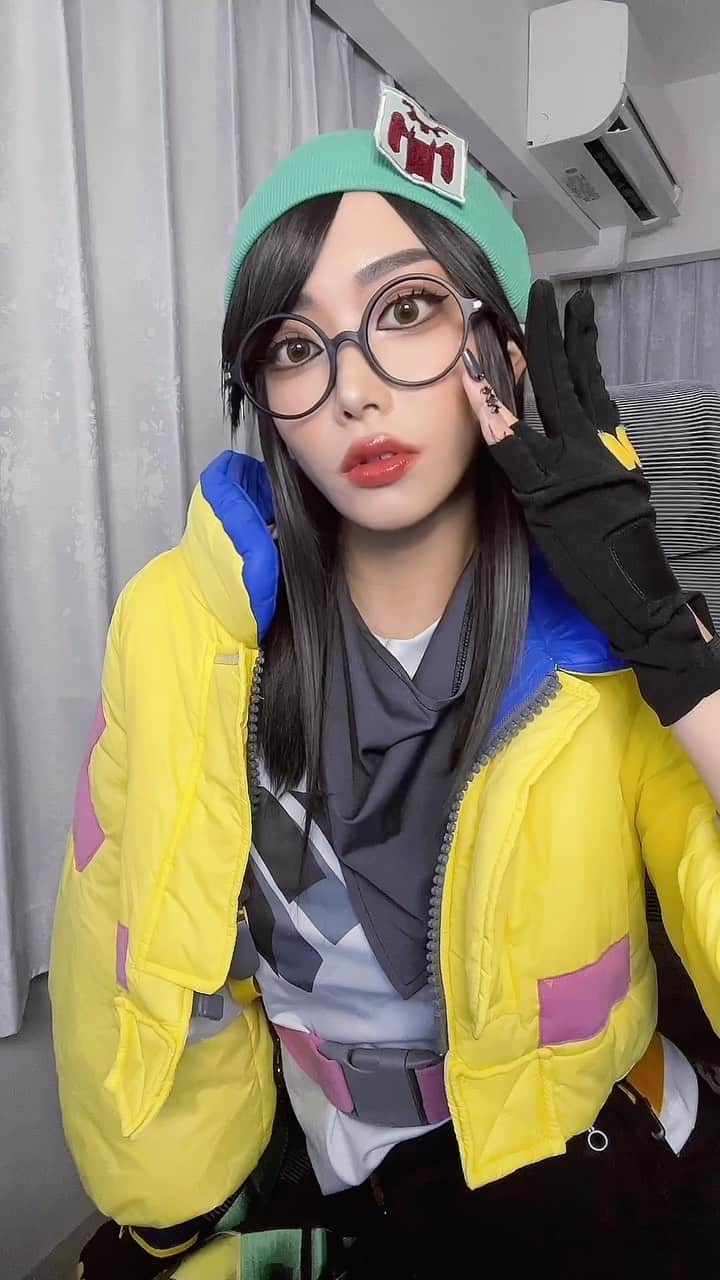 西井綾音のインスタグラム：「キルジョイ💛 メイク頑張った🔥  #valorant #valorantcosplay #valorantfanart #killjoy #killjoyvalorant #killjoycosplay #코스프레 #감시자 #コスプレ」