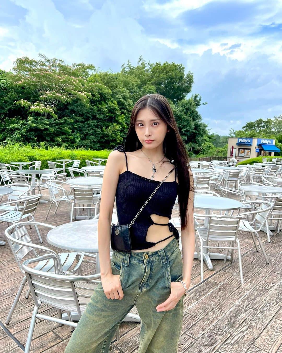 小山リーナのインスタグラム：「御殿場行った時の〜〜 チーズナン爆食いしてお腹ぽっこりちゃん🫣」