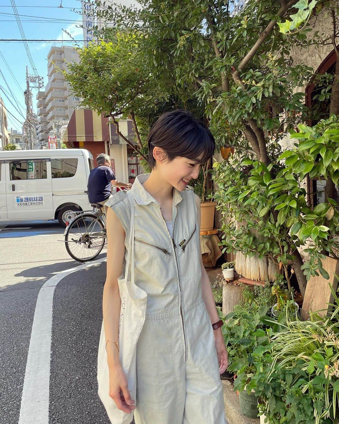 中野ミホのインスタグラム：「. あっという間に8月もなかばですね  基本的に夏は苦手という意識だったのですが、 ちょっとずつ、汗かくのも気持ちいいかもと 思い始めたここ数年🍅🍆💦  8月9月のライブおしらせ！ 残りの夏よろしくです〜  ◎8/17(木) 代々木 LIVE STUDIO LODGE ◎8/20(日) 新宿 red cloth (duo set) ◎8/26(土) 下北沢 近道 / おてまえ  ◎9/15(金) 三軒茶屋GrapeFruitMoon ←🆕 ◎9/30(土) 神田 POLARIS (弾き語りワンマンライブ)  #つなぎ」