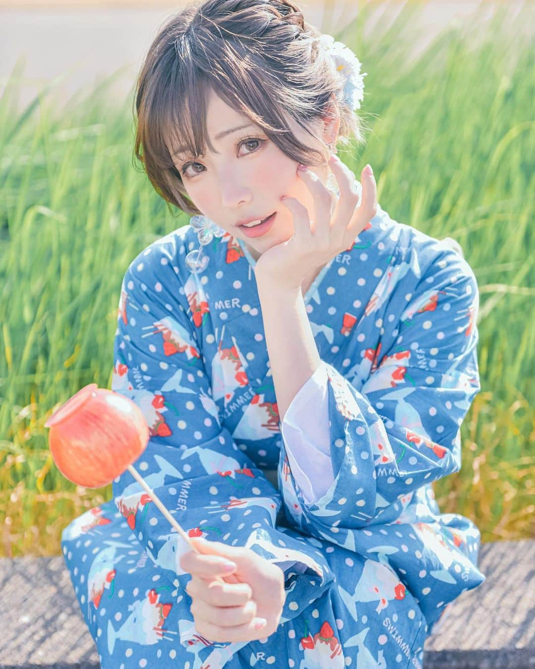 Elyのインスタグラム：「See you tomorrow at C102💙  夏コミのような夏のイベントの雰囲気がとても好きです～♡ 皆さん、明日お会いしましょう🍧  喜歡夏Comiket這樣如同祭典般的夏日活動，不管參加幾次，前一晚還是會興奮的難以入睡～ワクワク🤍」