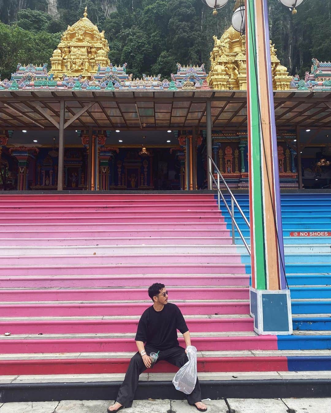 小塚源太のインスタグラム：「3年ぶりの🇲🇾 いちど訪れた場所や体験したコトをリピートするように 自分たちの足跡を巡る旅から海外再会。」