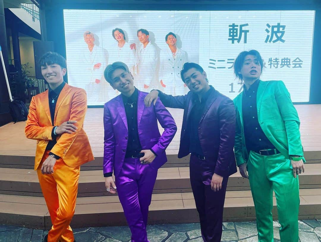 斬波のインスタグラム：「8/12、ステラタウン大宮で歌って来ました。 1公演だけでしたが、ライブを聴きに来てくださった方々、お買い物中に足を止めてくださった方々、本当にありがとうございました！ また、大宮に戻って来れるのを楽しみにしています。 日本に笑顔を！  #斬波」