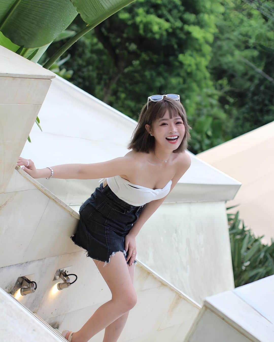 徐薇涵（Wei Han Xu）のインスタグラム：「看到照片能理解為何 🍎說我笑的很像ㄓˋㄓㄤˋ🙂 我很真心的笑餒 吃到好吃的還能來貓空走走 還有兩個同類一起同樂 來貓空不再只有泡茶的選擇啦 @lax_maokong  創意台式料理道道都好吃 重點還有調酒🤤 好吃又好喝♡」