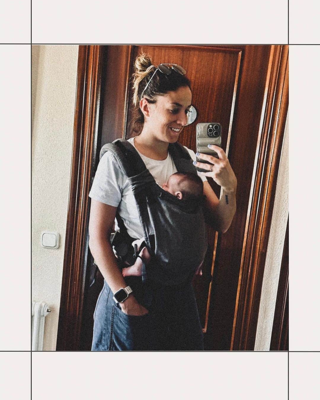 カルラ・スアレス・ナバロのインスタグラム：「¡📸👶🏻👶🏻👩‍👩‍👧‍👧!」