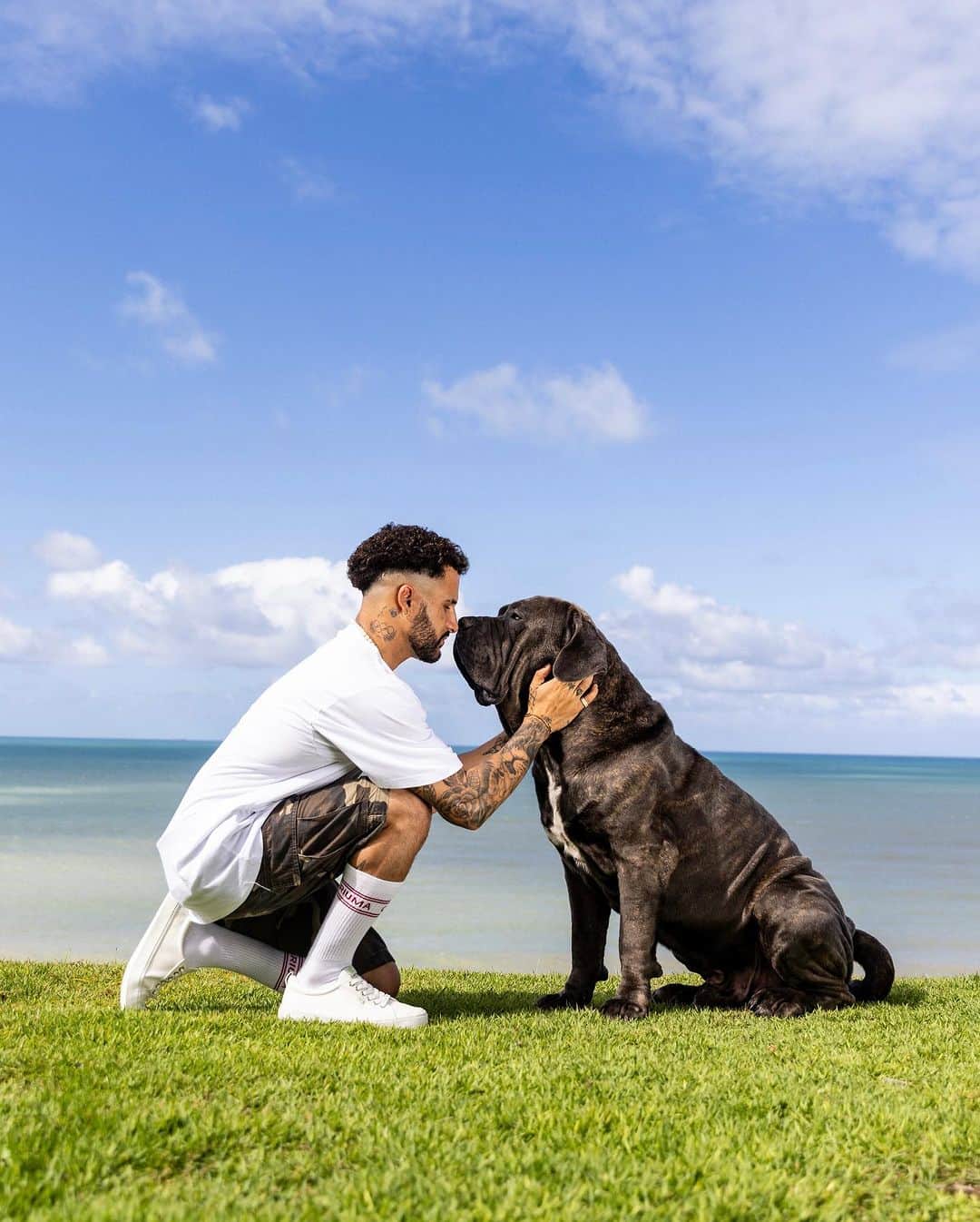 イタロ・フェレイラさんのインスタグラム写真 - (イタロ・フェレイラInstagram)「O melhor amigo ❤️‍🔥 @_ferreiradogs . . . .  #dog #vibe #goodday #loveislove」8月12日 22時40分 - italoferreira