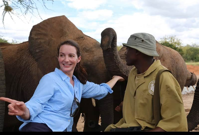 クリスティン・デイヴィスさんのインスタグラム写真 - (クリスティン・デイヴィスInstagram)「It’s #worldelephantday ! Other than  my children,  these are the loves of my life! Such a joy to be near them and to get to be around the people working on the ground to ensure their safety ♥️ @sheldricktrust」8月12日 22時45分 - iamkristindavis