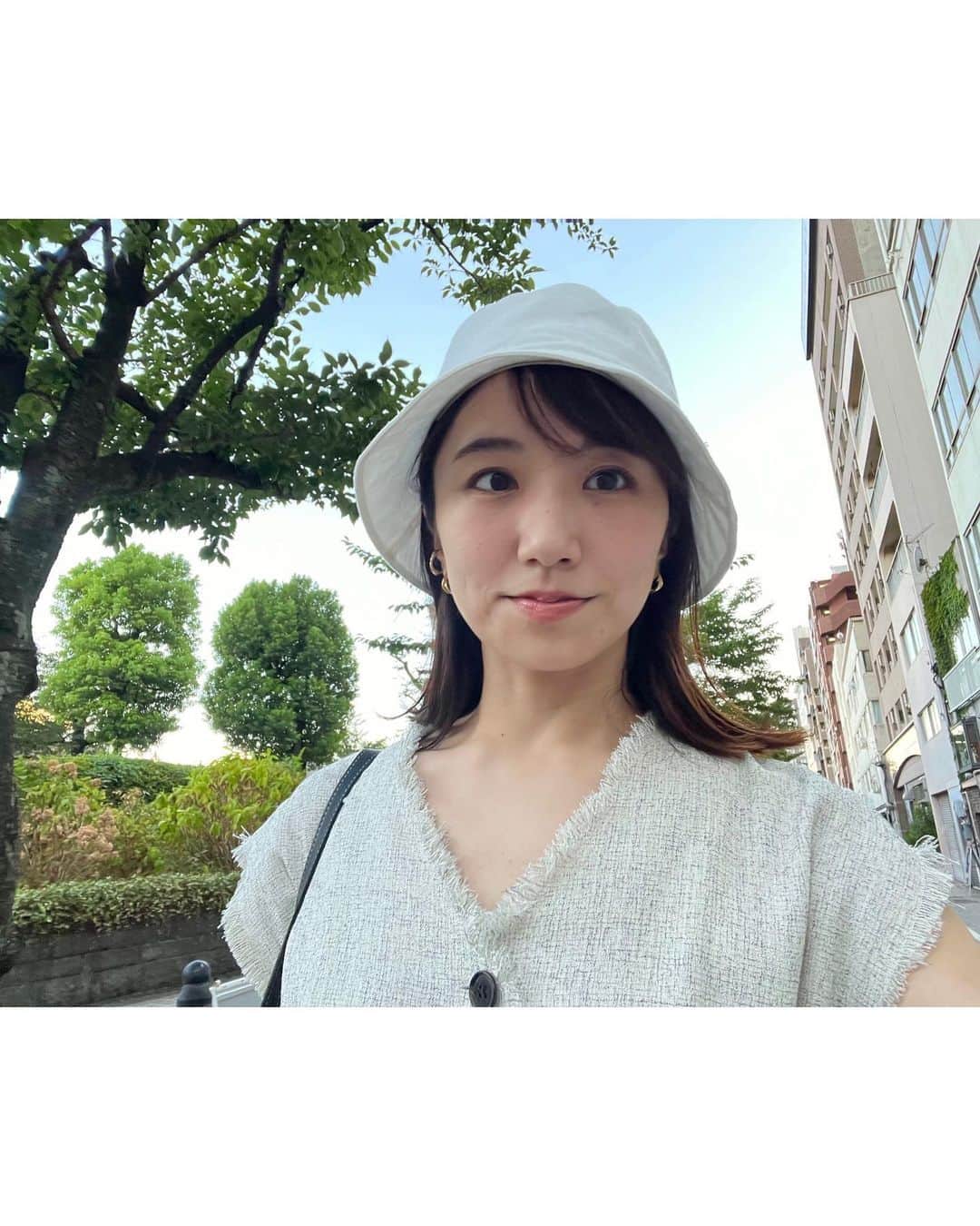 のインスタグラム：「* 久しぶりの浅草〜✨ 少し散策して隅田川の方へ。  とても綺麗なスカイツリーを横目に 隣の公園が気に入った様子の娘。 浅草に来て大半の時間はそこで…🥹  暑くて公園遊びが最近できていなかったので 娘にとっても久しぶりの公園タイム🤖 夜でもやさしい光のおかげで遊べました💡  また今度ゆっくり来たいです🙌  #東京スカイツリー #隅田川 #浅草  #tokyoskytree #asakusa #tokyo」