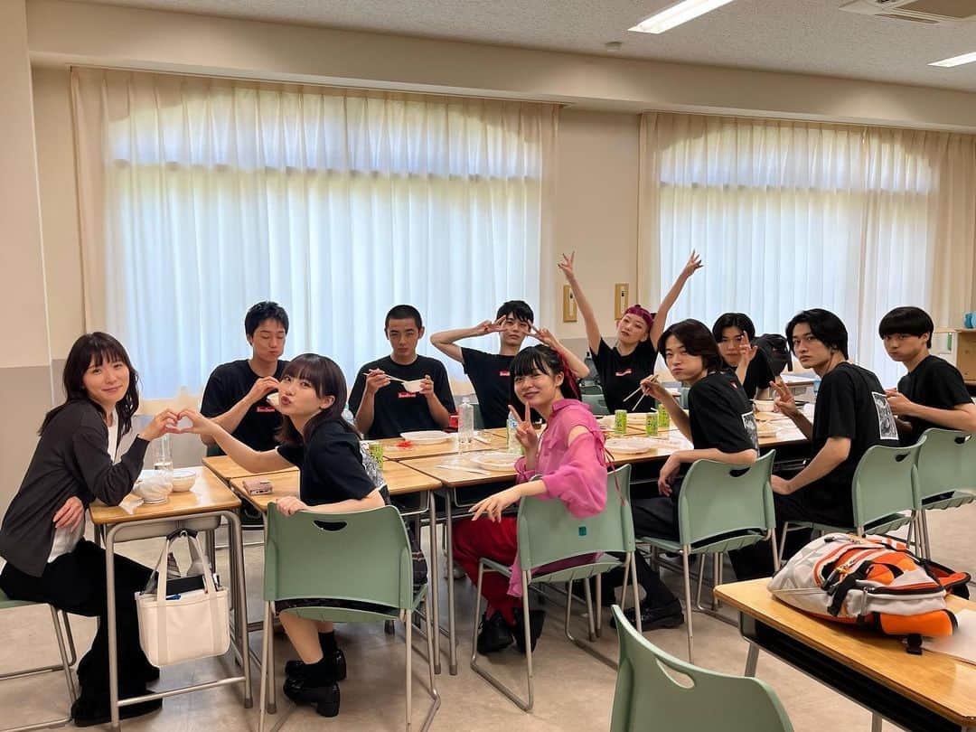 田中美久さんのインスタグラム写真 - (田中美久Instagram)「第5話。  最高の教師　 ご視聴いただきありがとうございました。  九条先生らぶ。みたいな写真です。  最高の生徒　第5話の方にも、少し出演させて頂きます。 二つとも是非見て下さい。  控えめに言って、、最高ですか？  #最高の教師　#最高の生徒 @saikyo_ntv  @z_drama_ntv  #3年D組　　#3年C組　  #渡会華　#日本一の司会　　 #田中美久」8月12日 23時00分 - mikumonmon_48