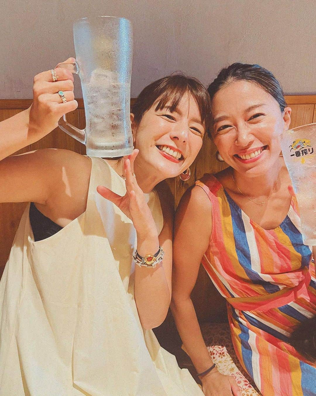 スザンヌさんのインスタグラム写真 - (スザンヌInstagram)「夏休み🌻 まいちゃんにも会えた〜🥰 子どもたちも一緒にプール🏊‍♀️🏊‍♂️して （だからすんごい焼けてる😌） からの焼き鳥食べてしっかりメガ🍻 半日一緒にいたけど話し足りないよ☜ どんだけ♡楽しかったなぁー 来年は優樹菜も💛💚🩷 （すぐLINEした🥰）  #子どもたちお互いちょっとシャイ #プールで距離を取り #ゲームでお近づきに #福岡のハピ友も一緒に #ありがとう  #まいちゃんはいつ会っても可愛くてそして面白い」8月12日 23時13分 - suzanneeee1028