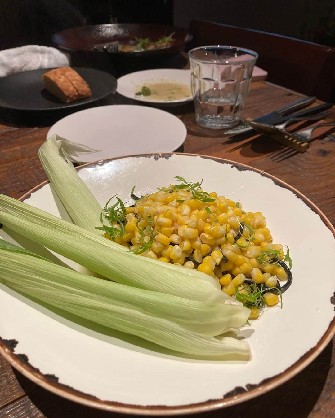 雨宮塔子さんのインスタグラム写真 - (雨宮塔子Instagram)「酔っ払っちゃう前なのに笑いすぎて目がなくなっている３人😂   TBSの大好きな先輩と、自分と同じ種族だと思わずにいられない直子さんと😊  ここには書けないネタばかりで🙏大盛り上がりした夜でした🤩  @naokookusa  #女子会 #大人になってからの #貴重友人」8月12日 23時22分 - amemiya.toko