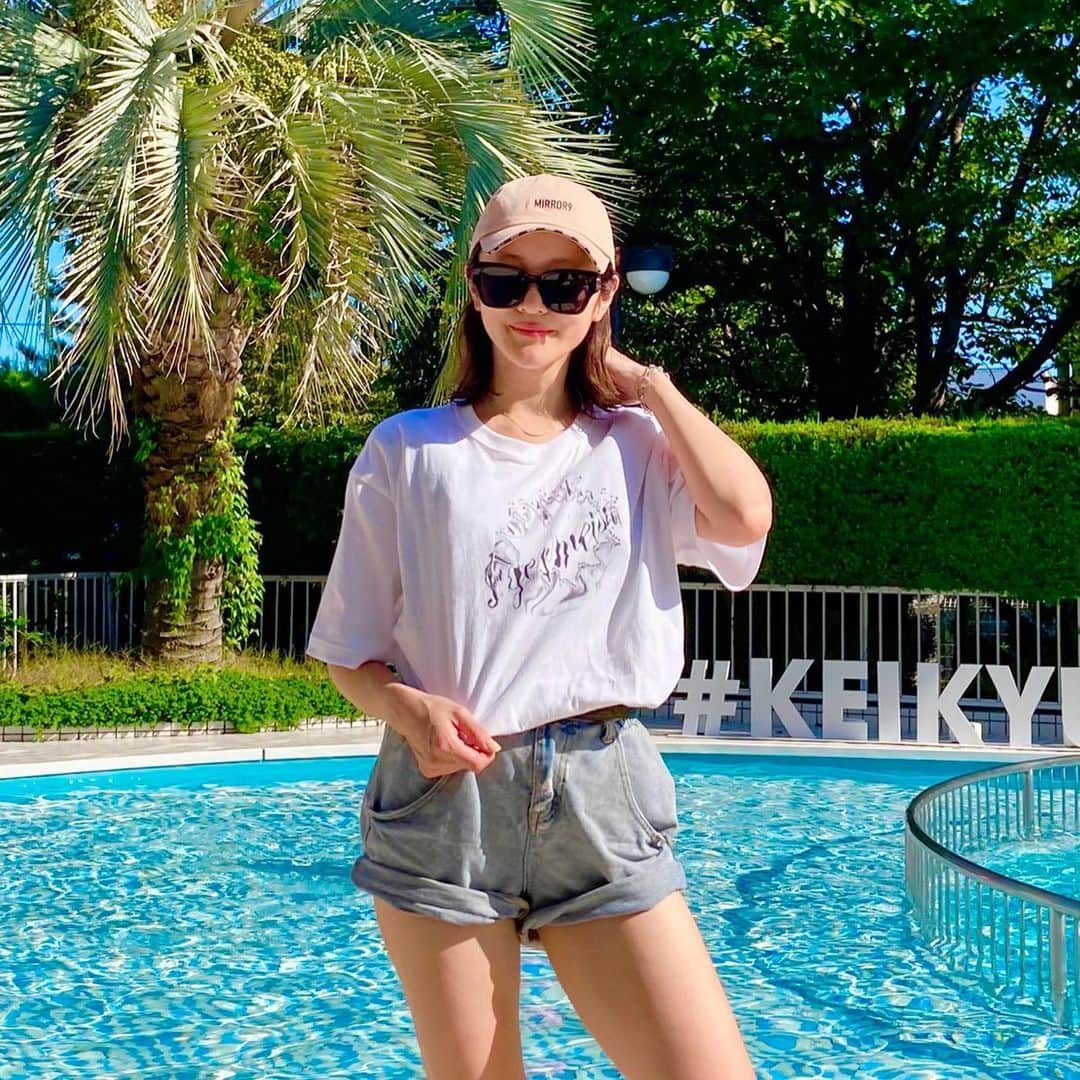 三上玲奈のインスタグラム：「三上プレゼンツTシャツが本日から  @eastwoodswear3  で8月26日の23時まで販売します✨  ホワイト、グレー、ベージュ  Tシャツと長袖があるよ😃✨  気に入ったら買ってね♫ 今だけです✨」