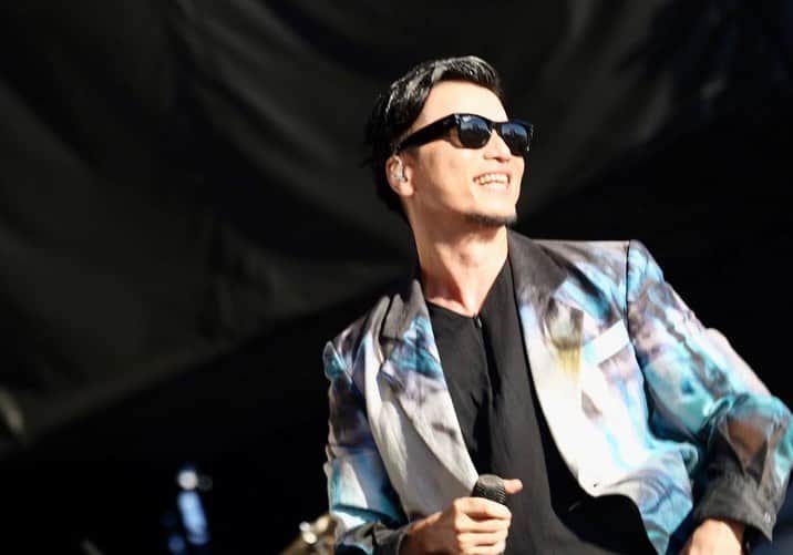 KREVAのインスタグラム：「ROCK IN JAPAN FES 2023、出演させていただきました。どうかしてんじゃないのかと思うような暑さの中集まってくれた皆さんに心から感謝します！  終演後はバンドの皆と呑む人は呑みつつで色々話し合いました！このメンバーで9/15（金）のNO REASON＠日本武道館に挑みます。何卒よろしくお願いします。  #KREVA  #KREBand #rockinjapanfes2023」