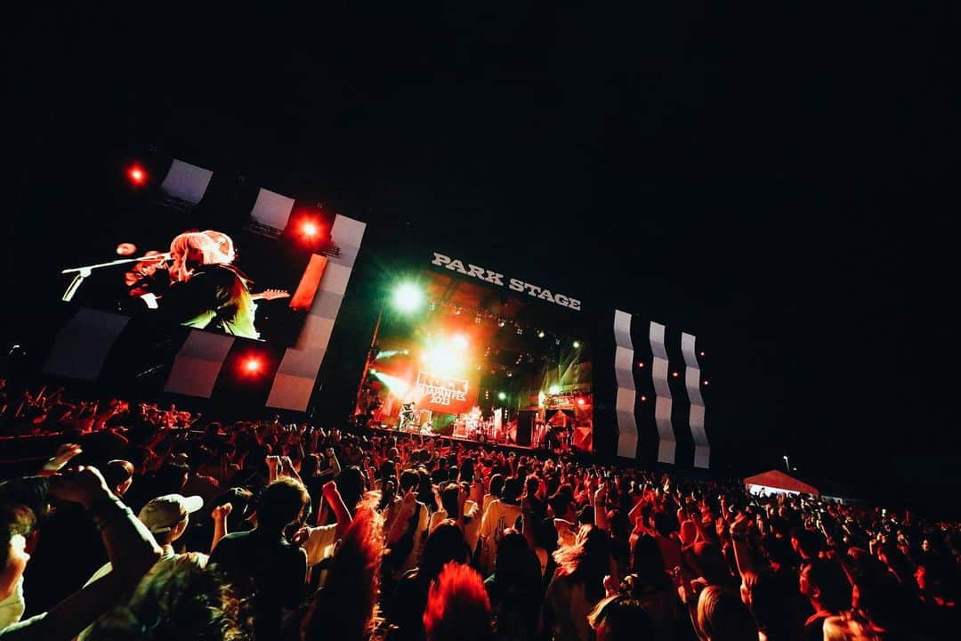 命さんのインスタグラム写真 - (命Instagram)「2023.8.11 ROCK IN JAPAN FESTIVAL 2023  Photo by Yu Kubo  クロージングアクトを務めさせて頂き、誠にありがとうございました  どれだけの人が見てくれるのかとても不安だったが、沢山の人が見てくれた、大きな声も聞かせてくれた 最高に気持ち良かった 皆の者、本当にありがとう！  あの暑さの中で、皆もうヘトヘトだったろうに！！ 泣けるぜ！  初の夜帯での出演、やりやすかったな 朝が苦手、昼も苦手な夜行性の私としては、声が出る夜帯は本当に本当にありがたい。  #ロッキン  #RIJF2023  #ジグザグ #skszigzag」8月12日 23時37分 - zigzag.mikoto