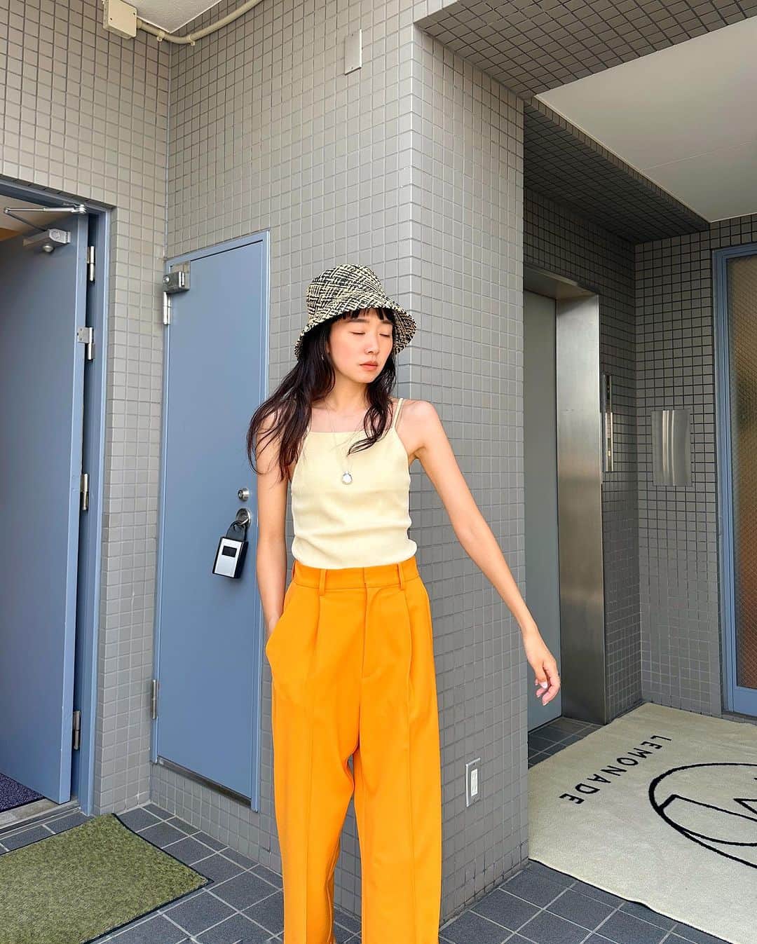 ungrid_yurieさんのインスタグラム写真 - (ungrid_yurieInstagram)「#MYアメスリ  最近はヘルシーに着れる肩紐が細めなアメスリ気分🤎 @searoomlynn_official ではこの2つがお気に入り ✔️リネンタッチアメスリキャミソール ✔️オールドコットRIBアメスリタンク  #searoomlynn#カジュアル服」8月12日 23時39分 - chiku_y34