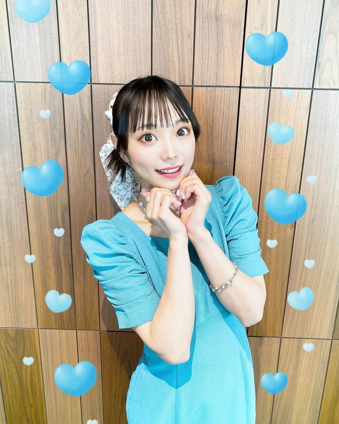 澤田美晴のインスタグラム：「8beatStory♪ 7周年記念 現地サイン会&エビストニュースありがとうございました👸🏼🩵  今日はなんと大好きなTWICEのミナちゃんと同じ髪型にしてもらってHAPPY🩵🩵🩵⭐︎ メイクも可愛くてメイクさんに感謝〜🥹🫶🏻💗」