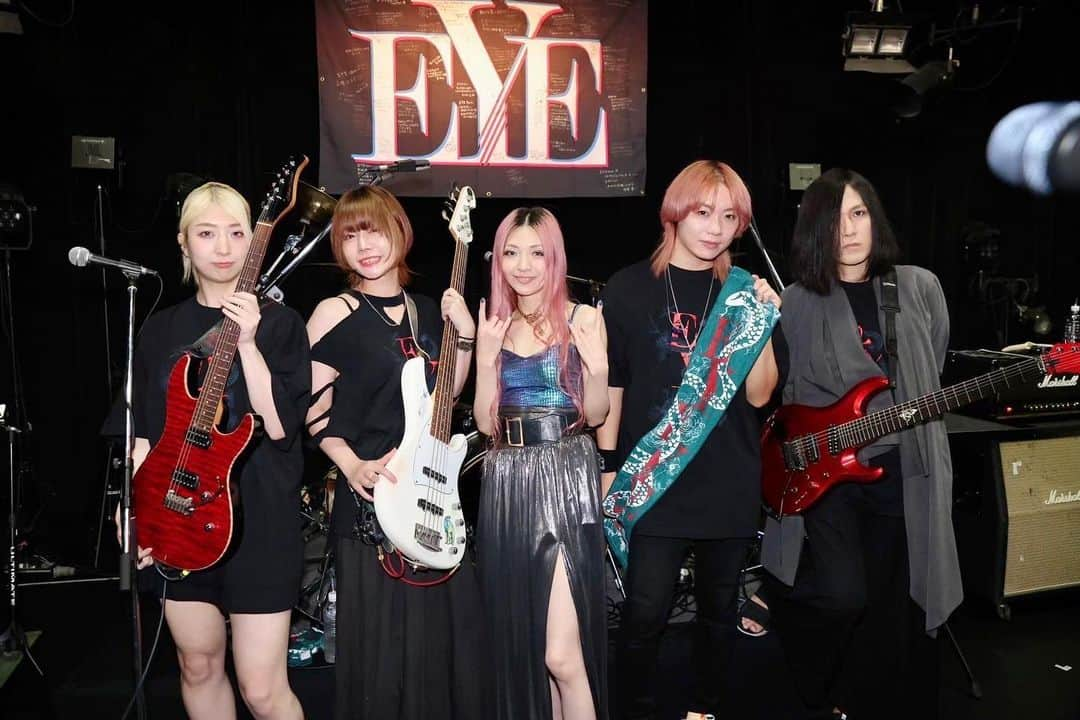 Kyrieのインスタグラム：「大山まき×EYE  カップリングツアー「赤豹と青蛇」大阪公演に参加させて頂きました。 やー、はしゃいだはしゃいだ。 お久しぶりの大阪の皆、有難うー。」