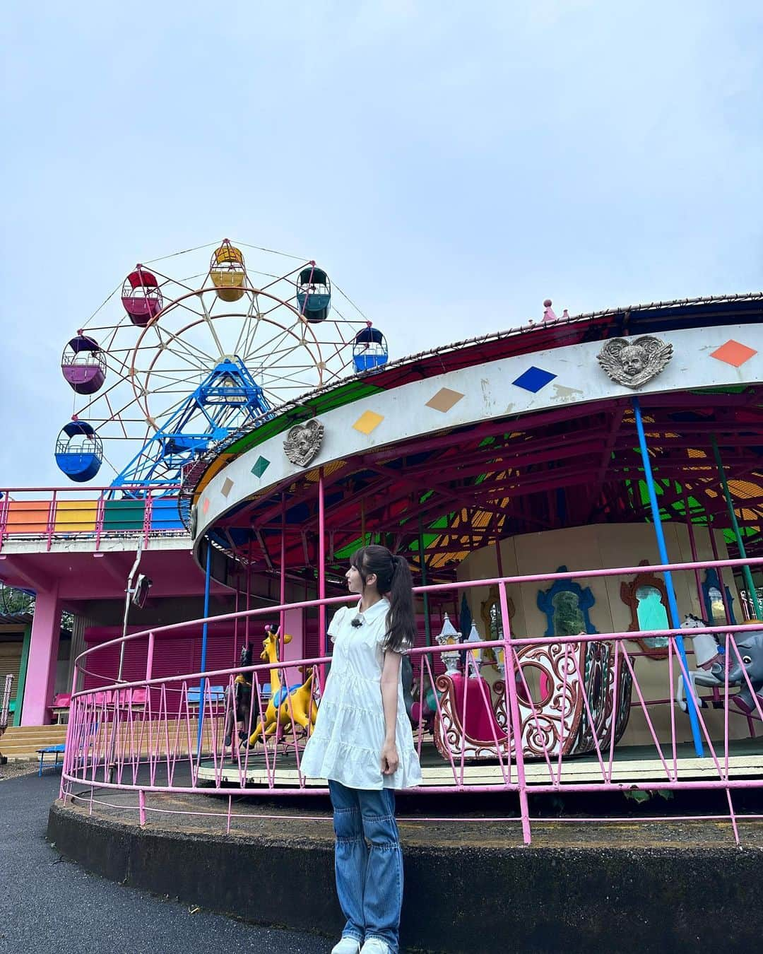 ななこさんのインスタグラム写真 - (ななこInstagram)「岐阜で大好きな場所‼️ 養老天命反転地になんと！テレビのロケで行ってきました！！ アートに入り込める空間が最高なのよ  3枚目からは養老ランド！！ レトロな遊園地かわいいでしょ‼️  ロケの様子は明日、大垣ケーブルテレビで14:00〜放送！ YouTubeでも見れるから、また告知するね･֊･︎✌🏻  岐阜でのお仕事ほんっと嬉しい‼️  両方ともデートスポットにおすすめだわよ♥︎  © 1997 Estate of Madeline Gins. Reproduced with permission of the Estate of Madeline Gins.」8月12日 23時52分 - _nana._.com_