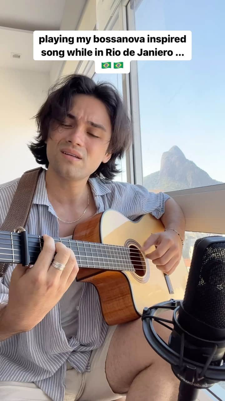 ジュリアン・ヤオ・ジョイエロのインスタグラム：「I improvised this song a couple summers ago and I’ve always been obsessed with Luis Bonfa, Jobim, Gilberto and their incredible bossanova & brazilian guitar playing… and now I’m here in Rio de Janiero (com minha namorada) and wanted to share some of my own gringo take 💛💛🇧🇷🇧🇷  🎶 sometimes it’s hard, to see sometimes it’s hard, to be sometimes it’s hard, to know  when it’s time, to, go  but i, will stay here playing this song for you and i will stay here playing this song for you til the end of time, the end of time  the end, of, time」