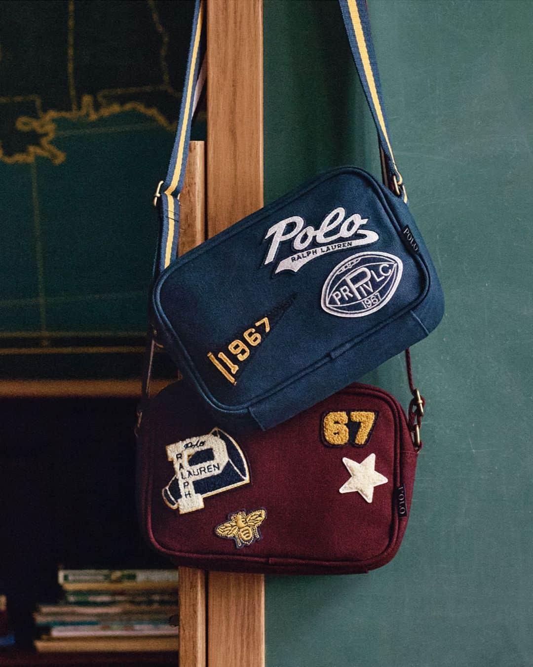 Polo Ralph Laurenさんのインスタグラム写真 - (Polo Ralph LaurenInstagram)「Collegiate-inspired patches add a sporty look to our #RLKids crossbody bags.   Explore more #PoloRalphLauren accessories for kids via the link in bio.   #PoloRLStyle」8月13日 0時02分 - poloralphlauren