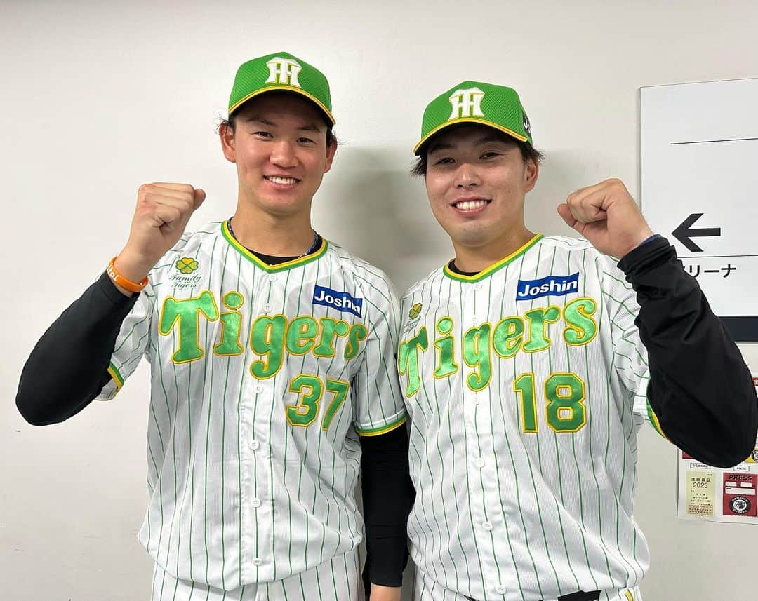 阪神タイガースさんのインスタグラム写真 - (阪神タイガースInstagram)「回またぎの好投を見せた及川選手と、2日続けて勝利投手になった馬場選手です！ #及川雅貴 選手 #馬場皐輔 選手 #阪神タイガース  #familywithtigersday  #JERAセリーグ #ARE」8月12日 23時58分 - hanshintigers_official