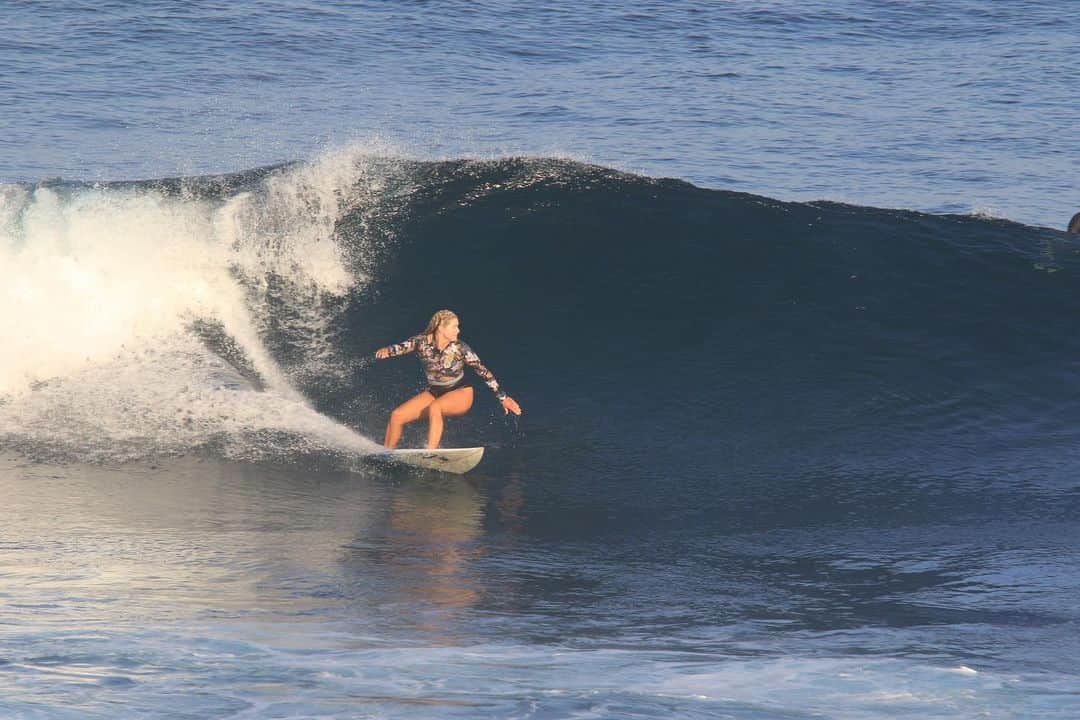 リンゼイ・ジャコベリスのインスタグラム：「Warm water and good vibes 😎」